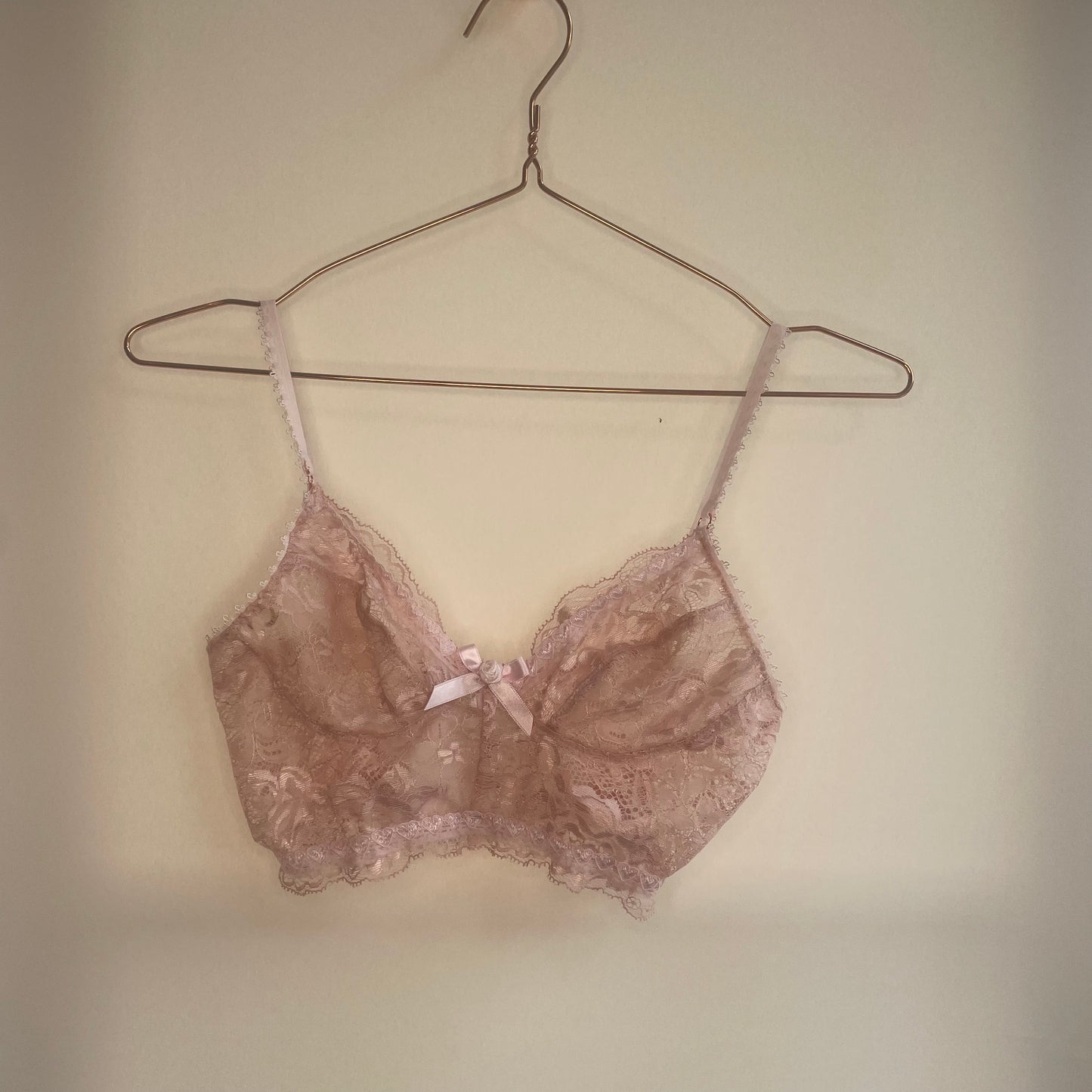 Gabriella 3 Piece Bra, Thong & Suspender Set in Rose